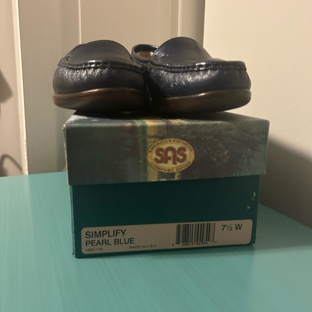 SAS Simplify Pearl Blue(Navy) Slip On Loafer Like New with Box Women’s Sz 7.5 Wd - Picture 4 of 8